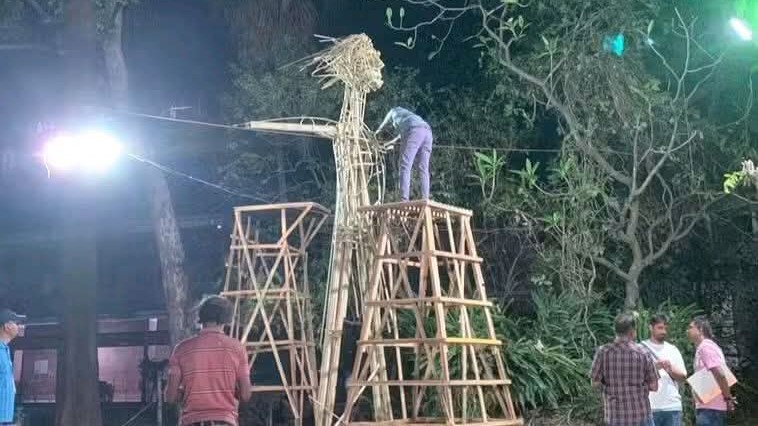 শহীদ আবু সাঈদের পরিবারের নিষেধাজ্ঞা উপেক্ষা করে ২০ ফুট লম্বা ভাস্কর্য নির্মাণ!